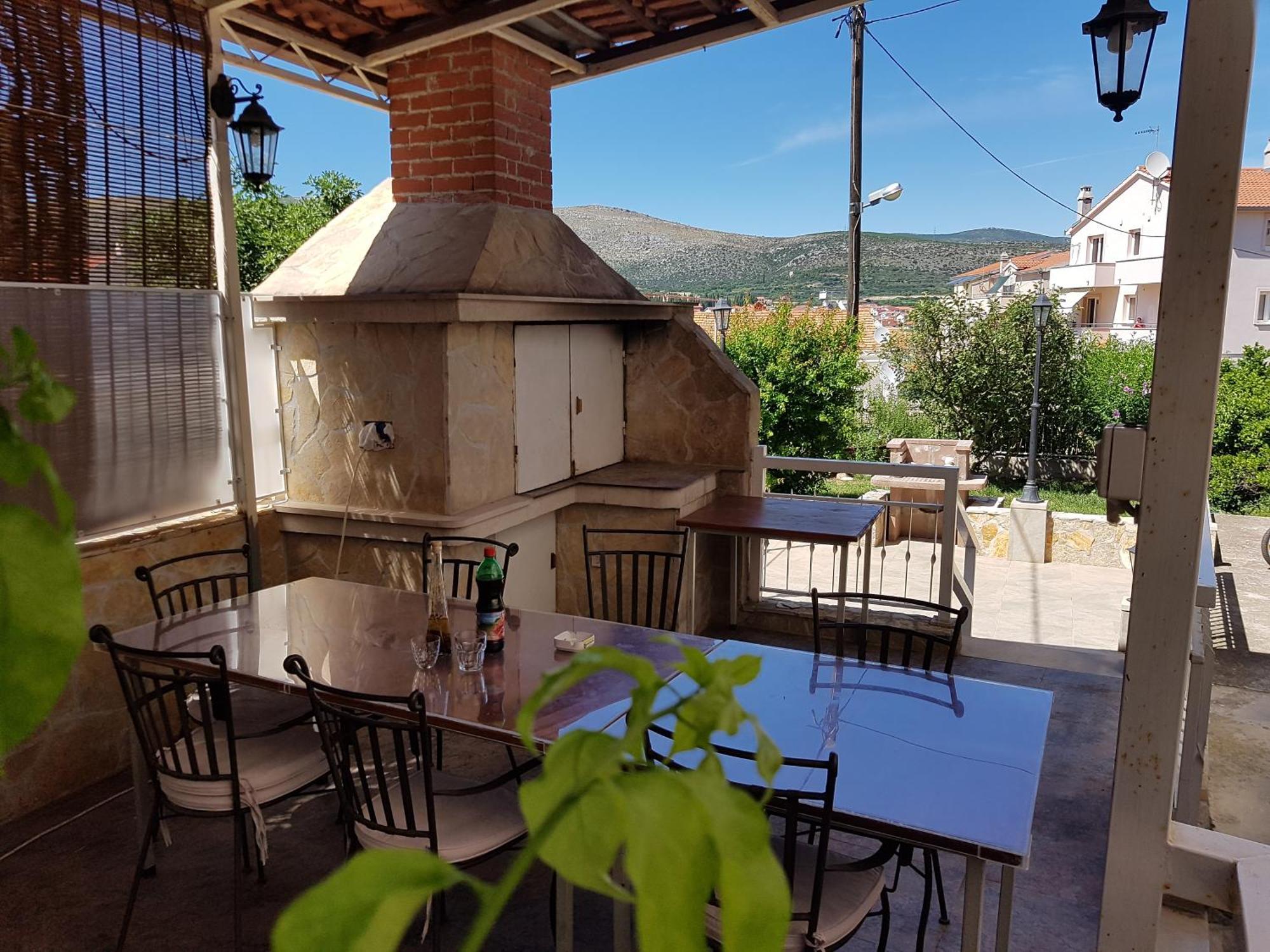 Mravak Apartments Трогир Екстериор снимка