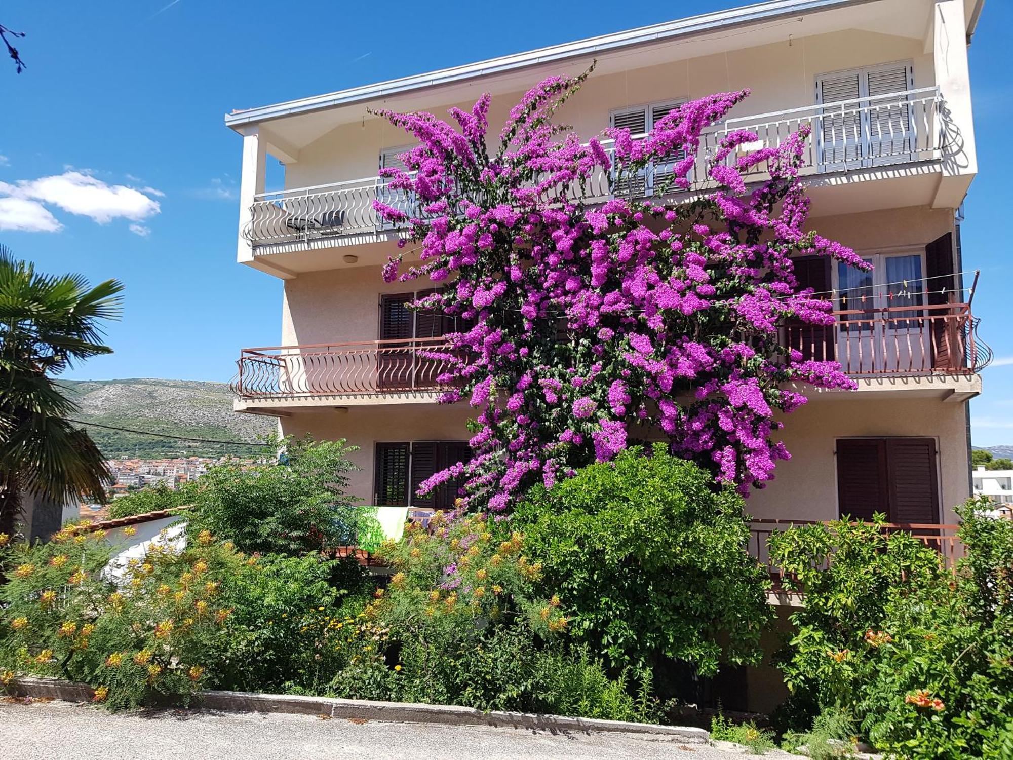 Mravak Apartments Трогир Екстериор снимка