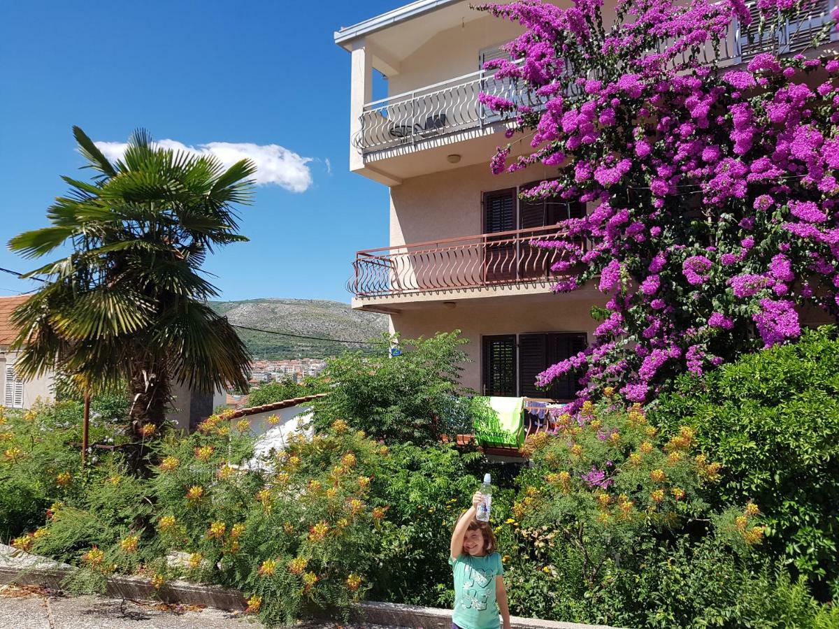 Mravak Apartments Трогир Екстериор снимка
